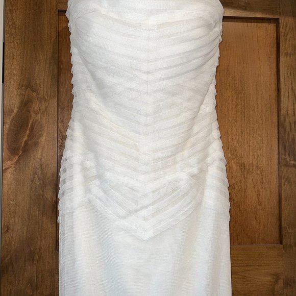 Vera Wang Wedding Dress Size 8 Altered to Size 2/4 - Picture 5 of 9
